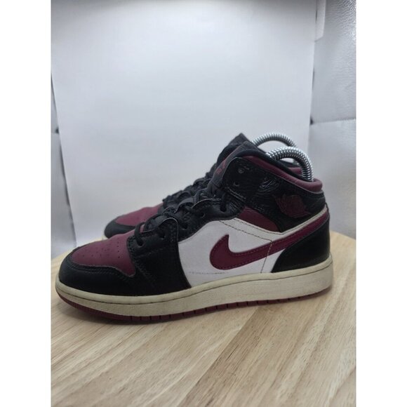 Nike Air Jordan 1 Mid Bred Toe Black Red GS Size 4Y / Womens 5.5     (554725-066 - Picture 1 of 6